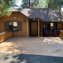 Honey Pine lodge