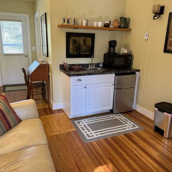 The Pine Tavern Lodge - Sitting area - Hotels Near Me - Floyd, Virginia
