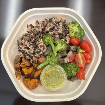 sweetgreen - Healthy Salads, Wraps, and Bowls - $18 steak bowl - Salad Near Me - Chicago, Illinois