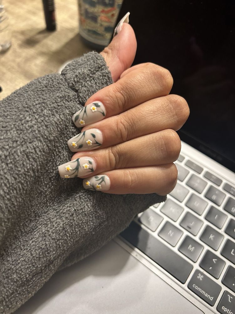 NAILS BY HOLLY Updated August 2024 60 Photos & 67 Reviews 1808