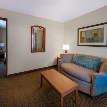 Days Inn by Wyndham Encinitas Moonlight Beach - Guest room - Hotels Near Me - Encinitas, California Days Inn by Wyndham Encinitas Moonlight Beach - Guest room - Hotels Near Me - Encinitas, California