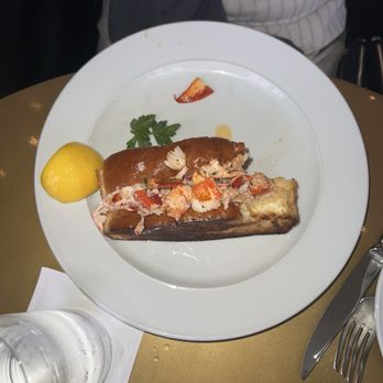3 Arts Club Cafe at RH Chicago - Lobster Roll - Cafes Near Me - Chicago, Illinois 3 Arts Club Cafe at RH Chicago - Lobster Roll - Cafes Near Me - Chicago, Illinois