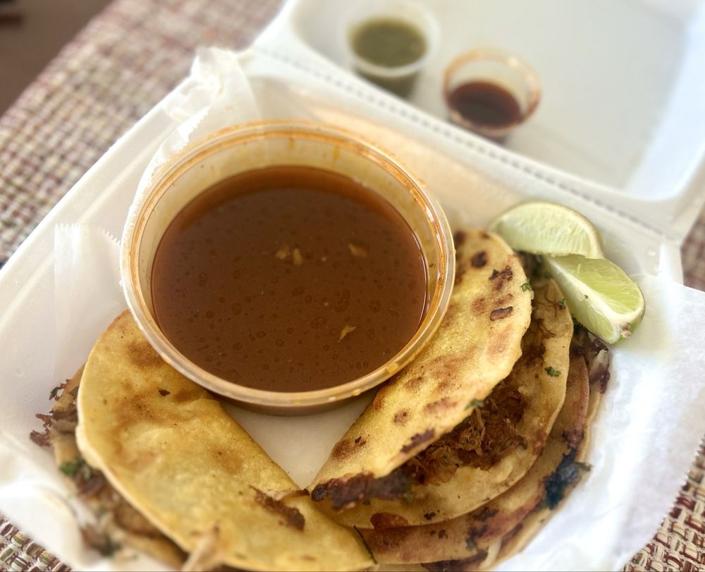 Bereniz’s Birria Y Mas Logo