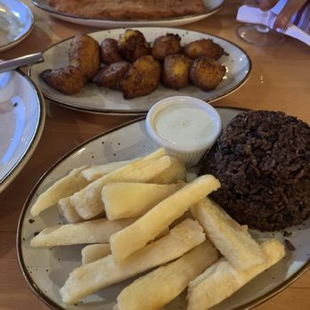 Casual Habana Cafe - Arroz Moro Yuca Frita Platanos Maduros Milanesa de Pollo - Cuban Near Me - Hackensack, New Jersey