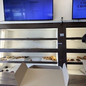 Dunk 'n' Run Donuts - Donuts Near Me - Auburn, California