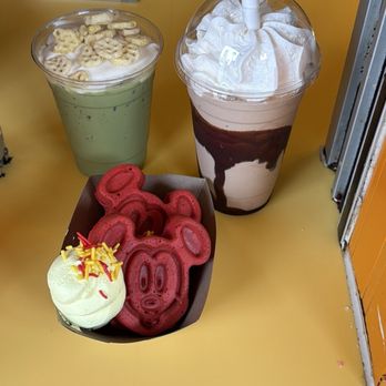 Schmoozies! - Ice Honey Matcha Tea, Make Mine Mocha, and Hotteok Inspired Mickey Waffles - Coffee & Tea Near Me - Anaheim, California