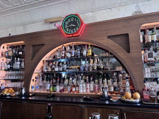 Howards Bar & Club by null