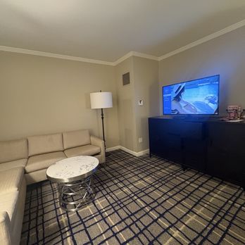 The Adolphus, Autograph Collection - Sitting area - Hotels Near Me - Dallas, Texas The Adolphus, Autograph Collection - Sitting area - Hotels Near Me - Dallas, Texas