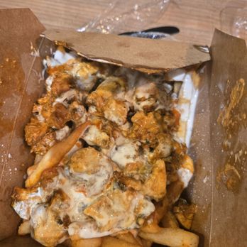 Mishtaan - Taste the Legacy - Chicken tikka loaded fries super spicey but good 8/10 - Indian Near Me - Harrison, New Jersey