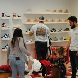 Bounce Back Houston - Sneaker Wall.