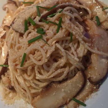 Yard House - Garlic Noodles - New American Near Me - Washington, DC, District of Columbia