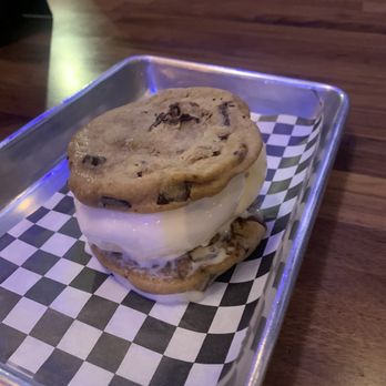 Bar W - Ice cream sandwich - Sports Bars Near Me - Dallas, Texas