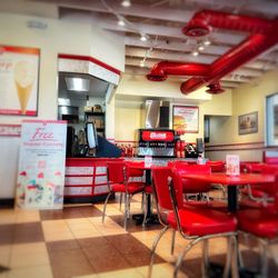 Freddy's Frozen Custard & Steakburgers - A hearty lunch with all my friends