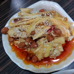 正宗山西刀削麵皇 - Chicken that is paired with the noodles