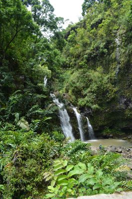 Upper Waikani Falls by null
