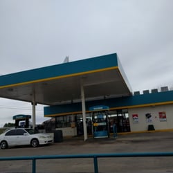 Oak Street Valero - View from left side of parking lot, facing Oak st.