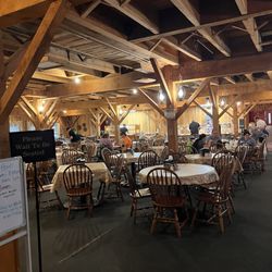 Gasthof Amish Village - Dining area
