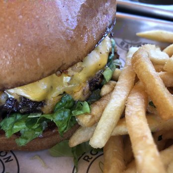The Backyard - Smash Burger - Beer Gardens Near Me - Paso Robles, California