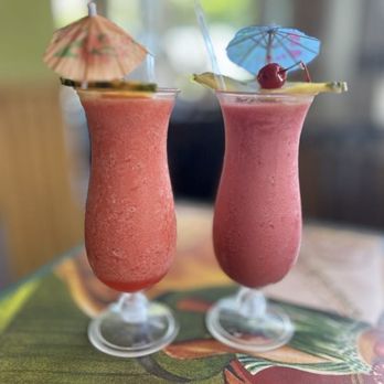 Cheeseburger In Paradise - Strawberry & Raspberry smoothies - Burgers Near Me - Honolulu, Hawaii