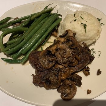 Bonefish Grill - Filet with sautéed mushrooms, garlic mashed and green beans - Pizza Near Me - Madison, Wisconsin Bonefish Grill - Filet with sautéed mushrooms, garlic mashed and green beans - Pizza Near Me - Madison, Wisconsin