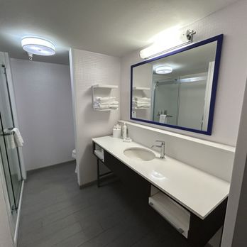 Hampton Inn Arvin Tejon Ranch - Bathroom - Hotels Near Me - Arvin, California