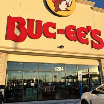 Buc-ee’s - ows the exterior of a store - Gas Stations Near Me - Springfield, Missouri