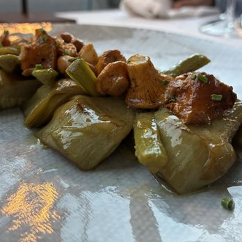 Godard - Artichoke hearts with chanterelles - Mediterranean Near Me Godard - Artichoke hearts with chanterelles - Mediterranean Near Me