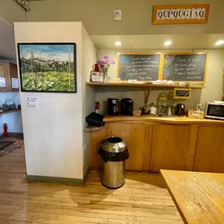 Qupqugiaq Inn - Kitchen area