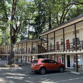 Shasta Inn - Lovely grounds - Hotels Near Me - Mount Shasta, California Shasta Inn - Lovely grounds - Hotels Near Me - Mount Shasta, California