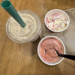 iSwii Gelato - The classic boba, white chocolate raspberry ice cream and strawberry sorbet