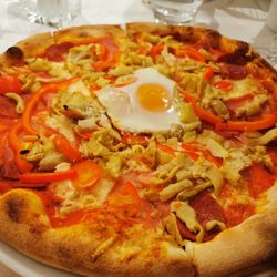 Pizzeria Sole Mio - Pizza Sole Mio (EUR 9)