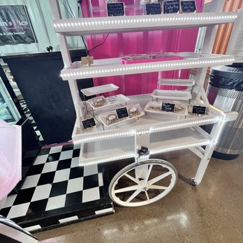 Punkin's Pies - The pre packaged cart with cake pops, cookies and rice treats - Desserts Near Me - Indianapolis, Indiana Punkin's Pies - The pre packaged cart with cake pops, cookies and rice treats - Desserts Near Me - Indianapolis, Indiana