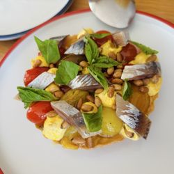 Casavant - Tomato, sardine, saffron aioli tart