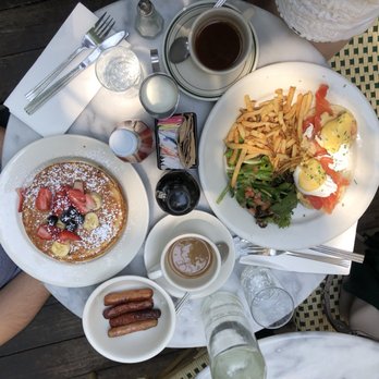 CAFÉ LULUc - Feels like a French brasserie - French Near Me - Brooklyn, New York