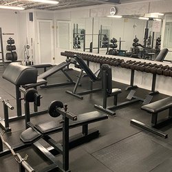 HossFit: Digital Fitness Clinic - Quality machines & tons of dumbbells!