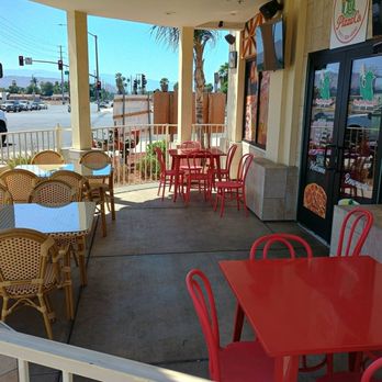 New York Pizza - Outdoor seating area - Pizza Near Me - Riverside, California New York Pizza - Outdoor seating area - Pizza Near Me - Riverside, California