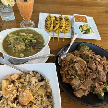 Thai Dishes MB - Shrimp pineapple fried rice, Pad see ew, Chicken Satay, Green Curry - Thai Near Me - Manhattan Beach, California Thai Dishes MB - Shrimp pineapple fried rice, Pad see ew, Chicken Satay, Green Curry - Thai Near Me - Manhattan Beach, California