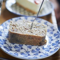 Sowieso - Bananenbrood, gemaakt met speltmeel en havermout, suikervrij