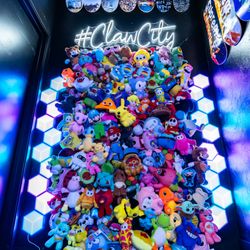 Claw City - Selfie Wall