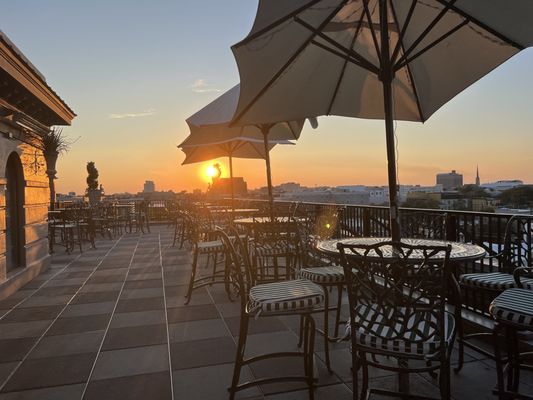 Market Pavilion Hotel by null