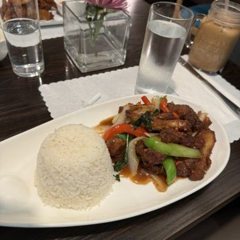 Nine Tastes - Basil Crispy Chicken - Thai Near Me - Cambridge, Massachusetts