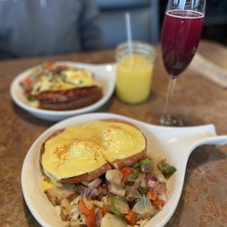 Huckleberry’s: Breakfast & Lunch - Eggs benedict