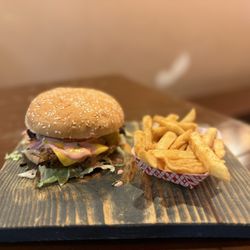 Lados - The Tikka Burger / Salad
