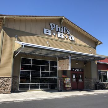 Phil's BBQ - On a perfect Sunday afternoon at Phil's - Barbeque Near Me - San Diego, California