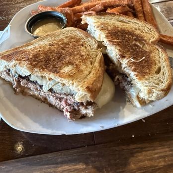 HogsHead Cafe - Patty Melt - Barbeque Near Me - Richmond, Virginia