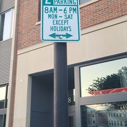 I *think* think means free parking for up to 2 hours. We couldn't find a place to pay