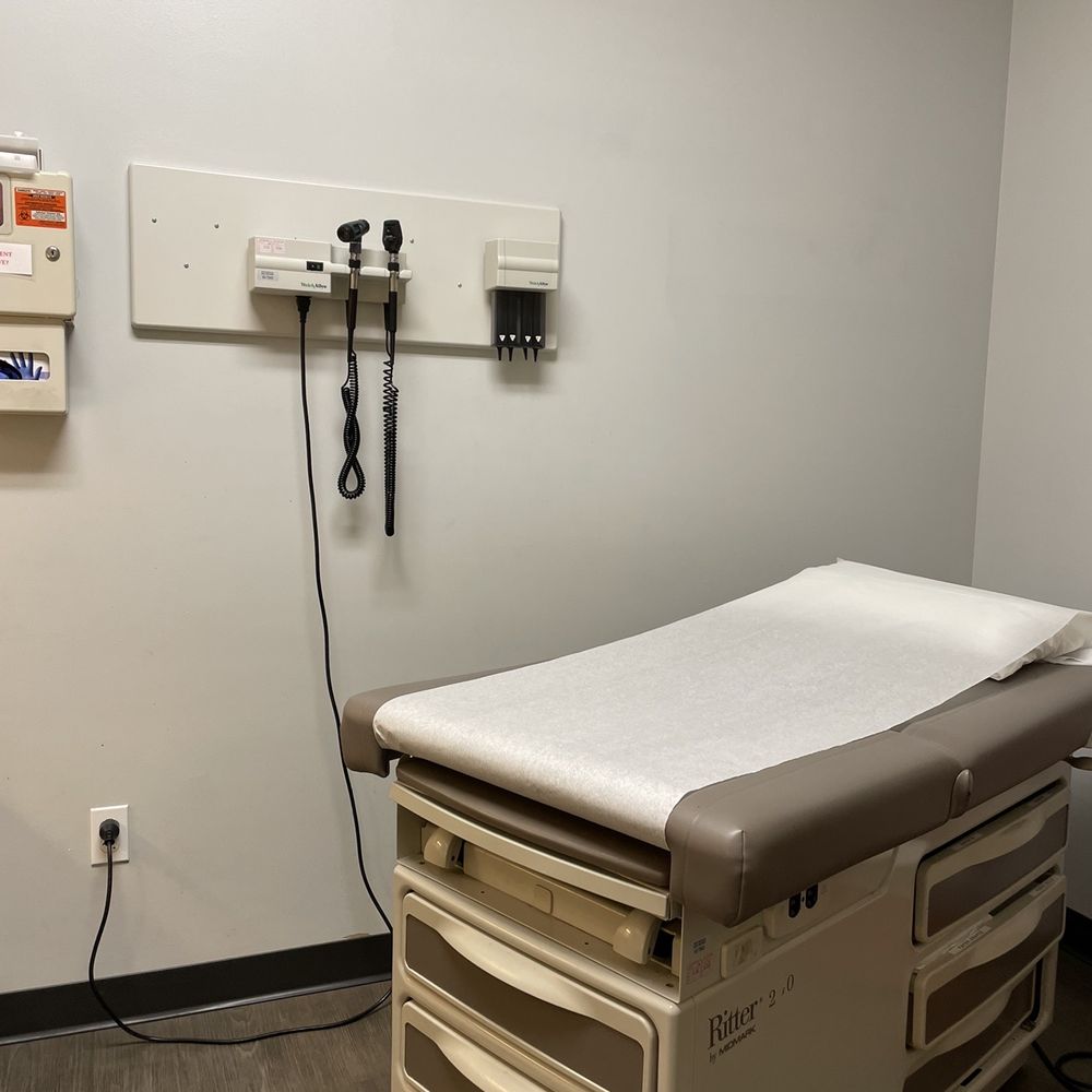 AFC Urgent Care Santee - Exam table - Urgent Care Near Me - Santee, California AFC Urgent Care Santee - Exam table - Urgent Care Near Me - Santee, California