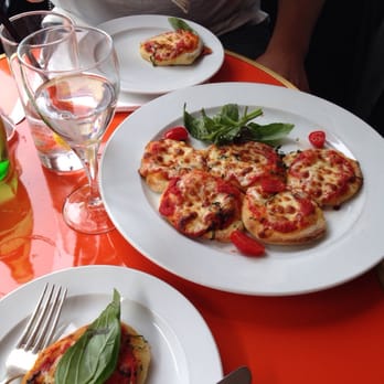 Dino - Mini Margarita pizzas - Italian Near Me - Paris, 75 Dino - Mini Margarita pizzas - Italian Near Me - Paris, 75