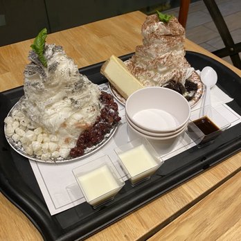 Oakobing - Black Sesame (left) and Oreo Tiramisu (right) - Shaved Ice Near Me - Los Angeles, California