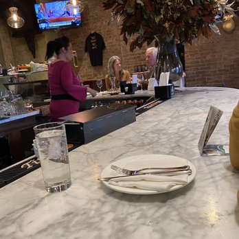 Enzo's - The bar - Italian Near Me - Bronx, New York